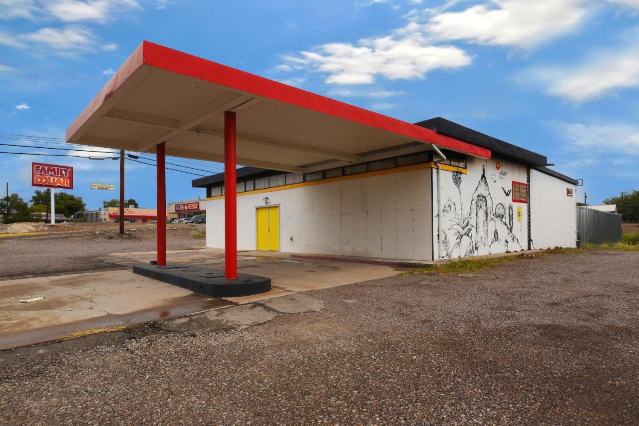 Space Castle: A 1950S Gas Station Transformed Into An Art Themed Wonderland Truth or Consequences Exterior foto